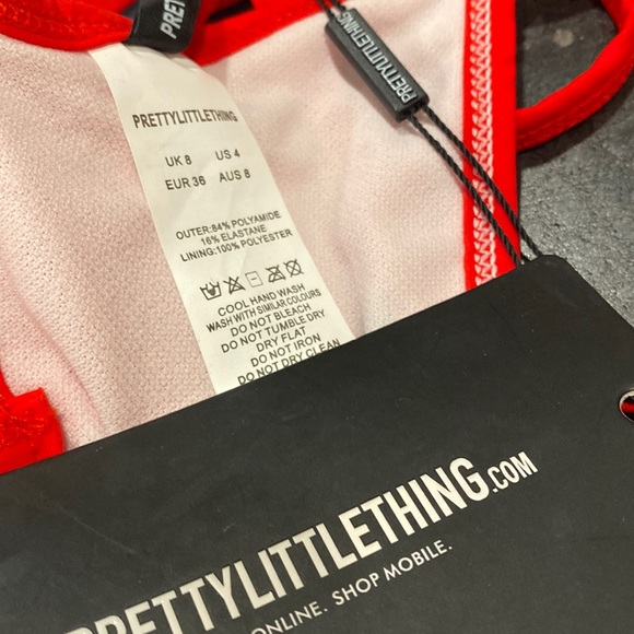 Pretty little thing Red cleavage wire bikini top - Picture 3 of 9